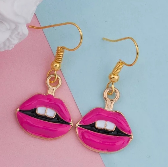 Jewelry - 🍁4/$25🍁 New Lip Earrings